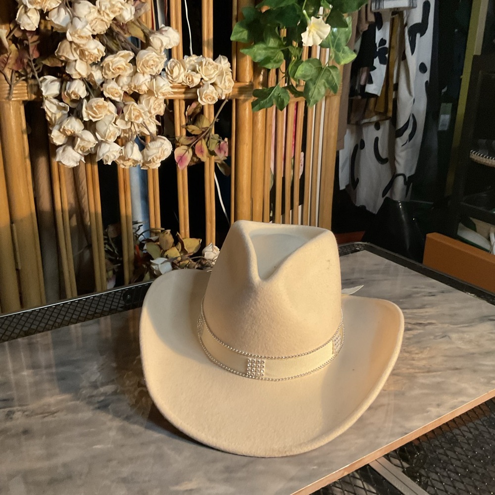 Elegant Cream Cowboy Hat